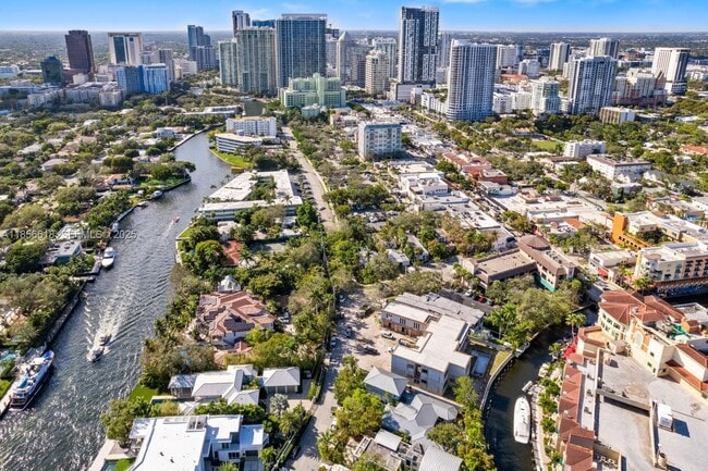 Building Photo - 310 SE 11th Ave