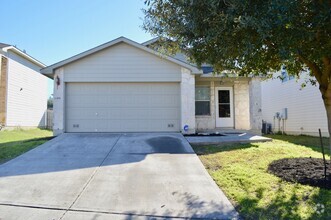 Building Photo - Beautiful remodeled 3 bed 2 bath with open...