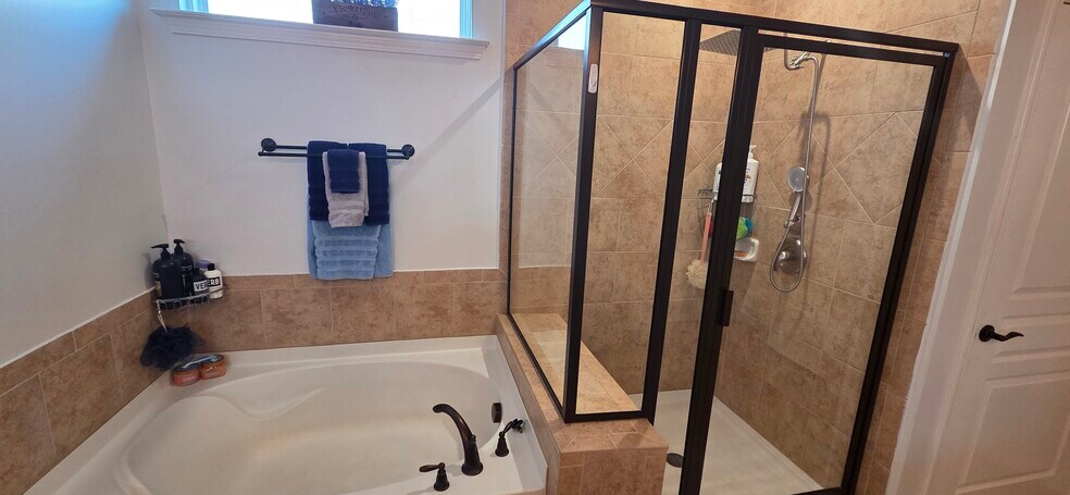 Building Photo - 409 Golden Rod Ct