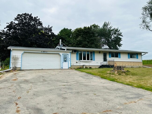 Building Photo - 3902 N Flansburg Rd
