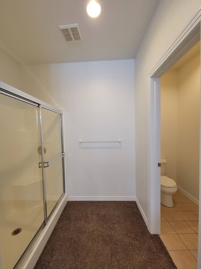 Building Photo - 1200 W Canyon Lakes Dr