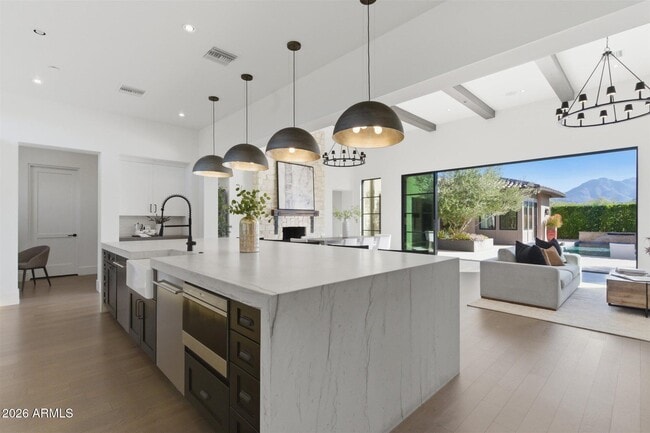 Building Photo - 8900 E Sands Dr