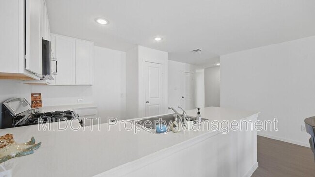 Building Photo - 3159 Dispatch Dr