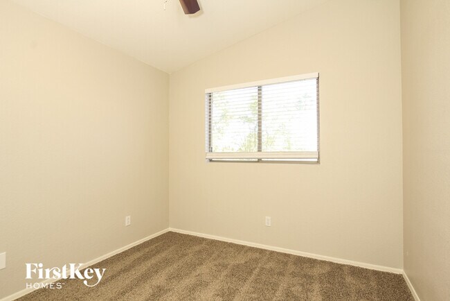 Building Photo - 1351 W Wahalla Ln