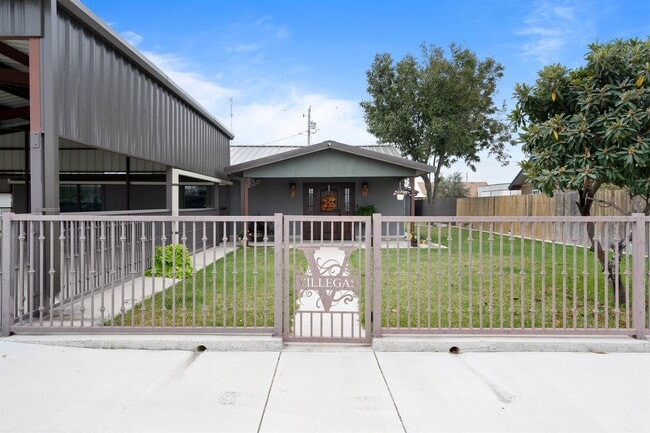 Building Photo - 115 Gyna Dr