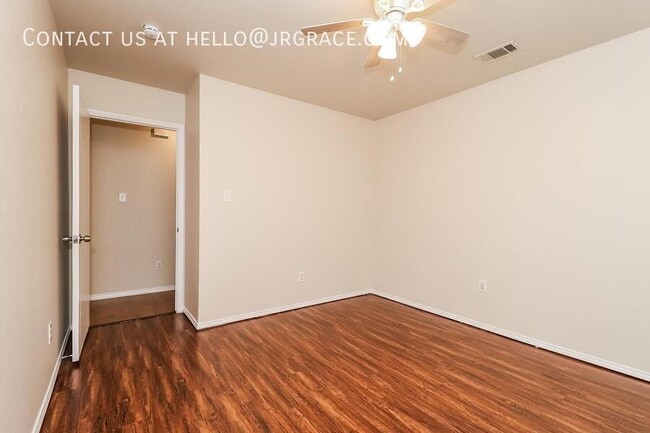 Building Photo - 136 Stewart Bend Ct