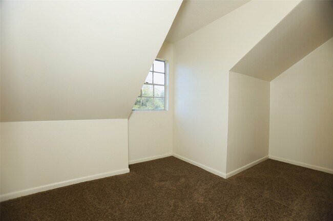 Building Photo - 1131 Gifford Rd