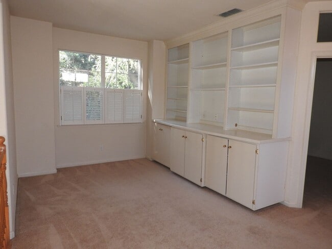 Building Photo - Beautiful Granite Bay Home in Gated Community