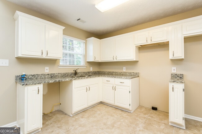 Building Photo - 308 Barr Cir