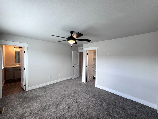 Building Photo - 3 Bed / 2.5 Bath Modern Home on Billings West End