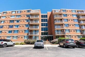 Building Photo - 2211 S Highland Ave