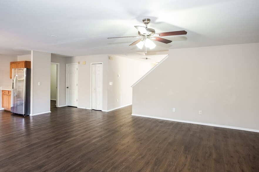 Building Photo - 6545 Ziegler Ln