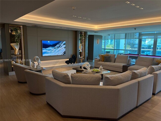 Building Photo - 900 Biscayne Blvd