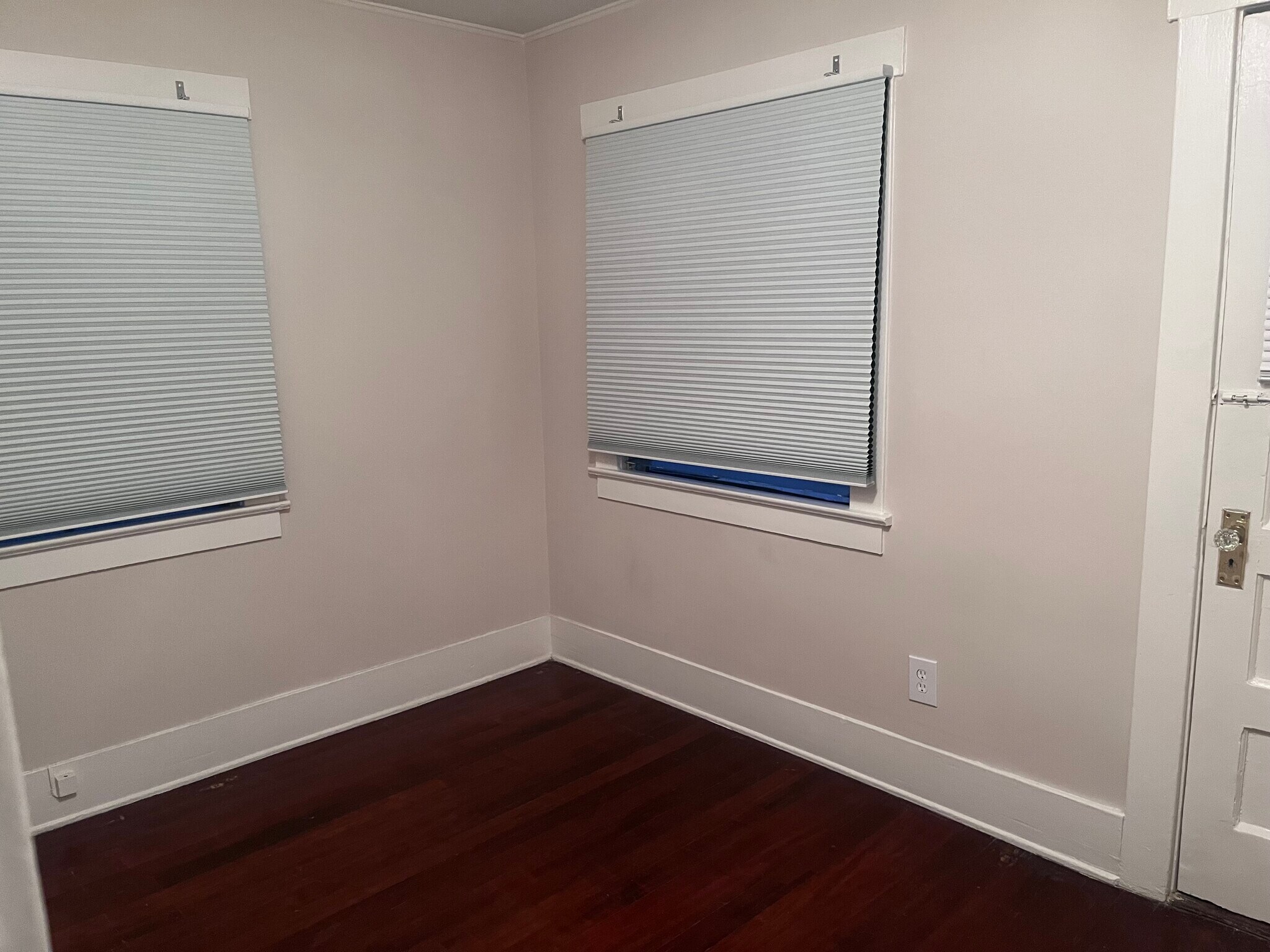 Living room - 182 1st St