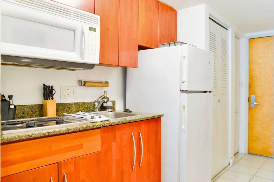 Building Photo - 1 SE 12th St