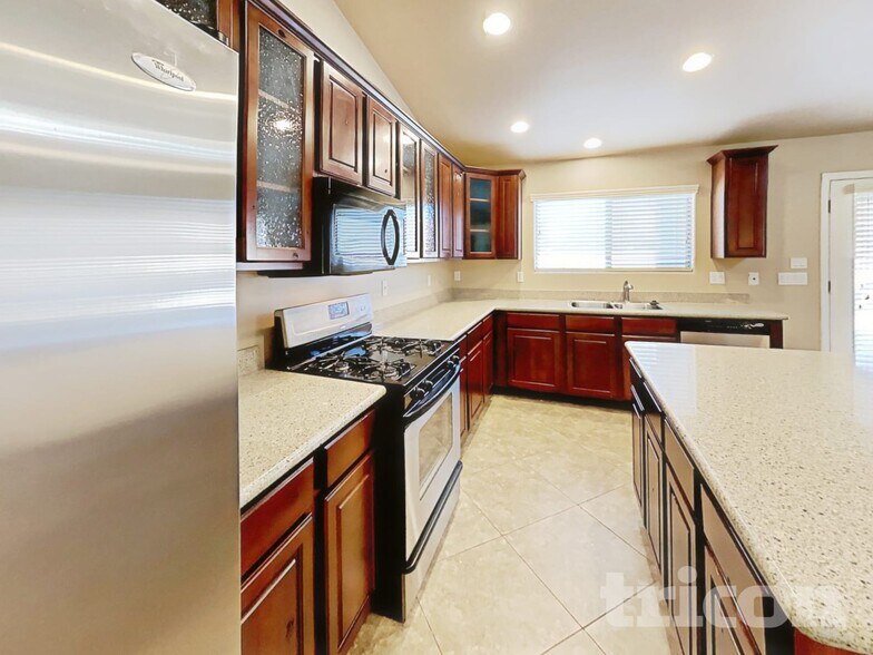 Building Photo - 43368 Palmen Dr