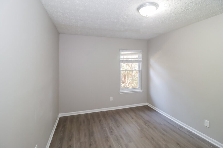 Building Photo - 643 Tarragon Way SW