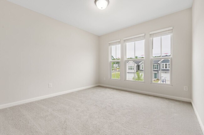 Building Photo - Prime Location! Brand New 3 Bed Townhome