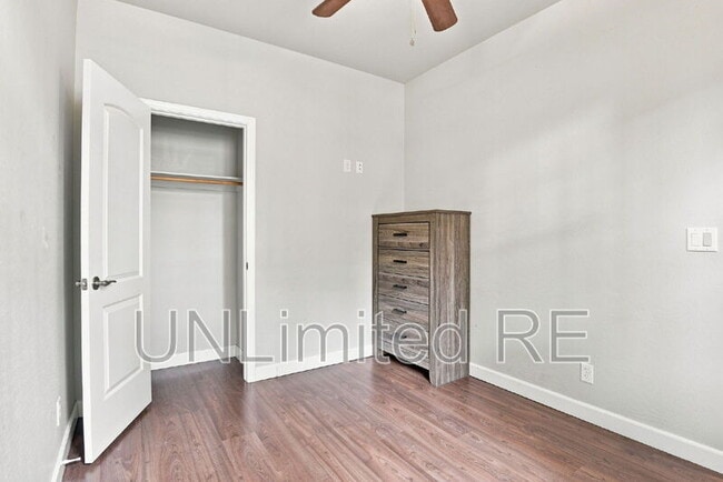Building Photo - 2520 W Pikes Peak Dr