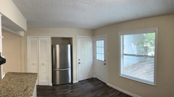 Building Photo - 5040 Thunder Rd