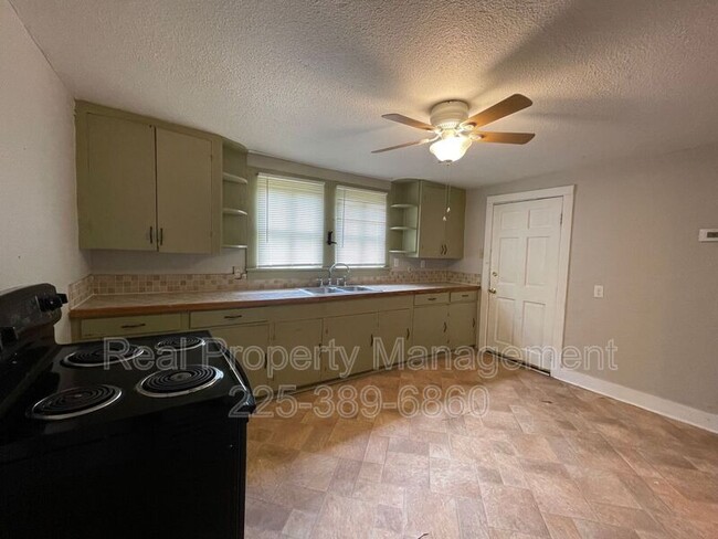 Building Photo - 3026 Balis Dr