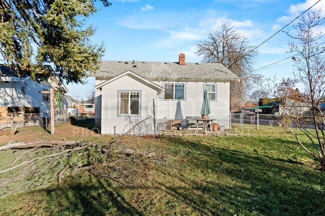 Building Photo - Welcome to this charming 1-bedroom, 1-bathroom home located in the vibrant city of Spokane, WA.