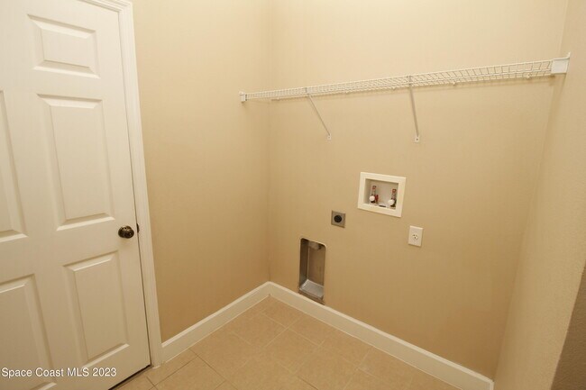 Building Photo - 480 Higgs Ave NW
