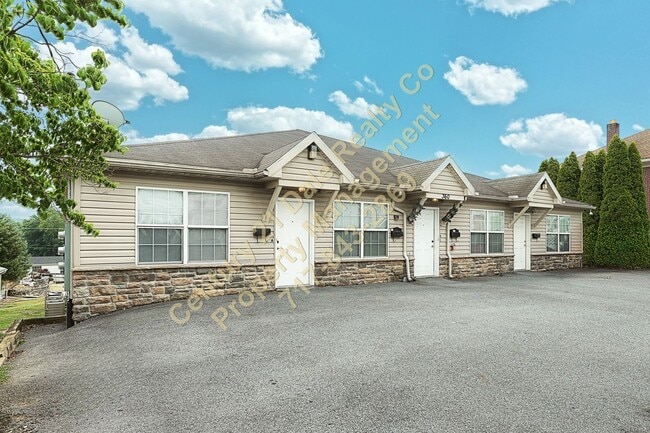 Building Photo - Large 2 Bedroom 1 Bath All One Level Apartment in Hellam PA