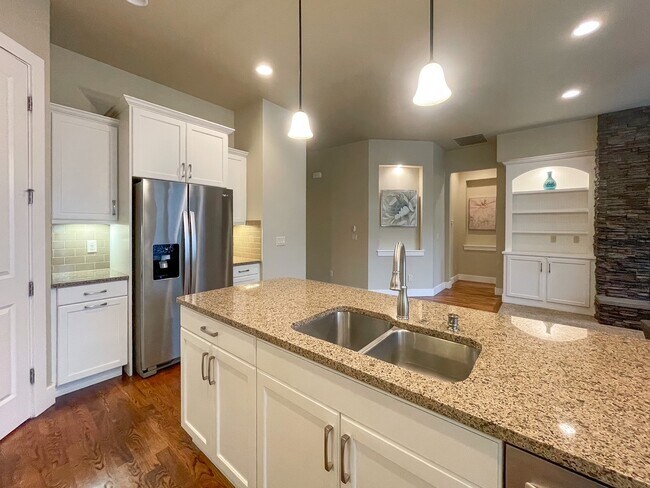 Building Photo - 307 E Grove Creek Ln