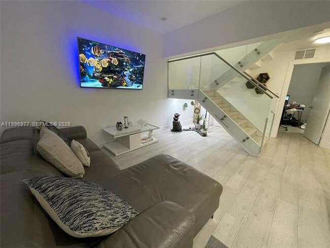 Building Photo - 325 NW 19th Ln