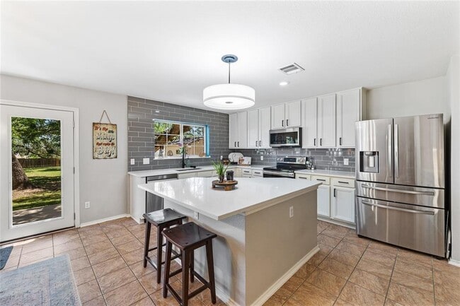 Building Photo - 201 S Sumac Ln