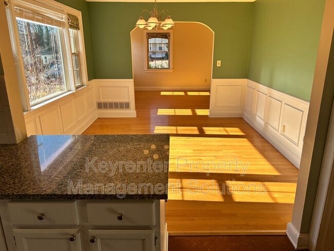 Building Photo - 127 College Cir