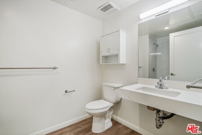 Building Photo - 951 S Wilton Pl