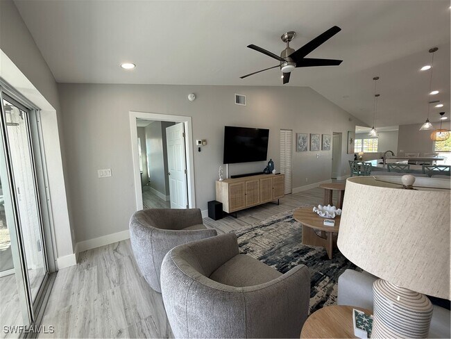 Building Photo - 834 Gulf Pavillion Dr