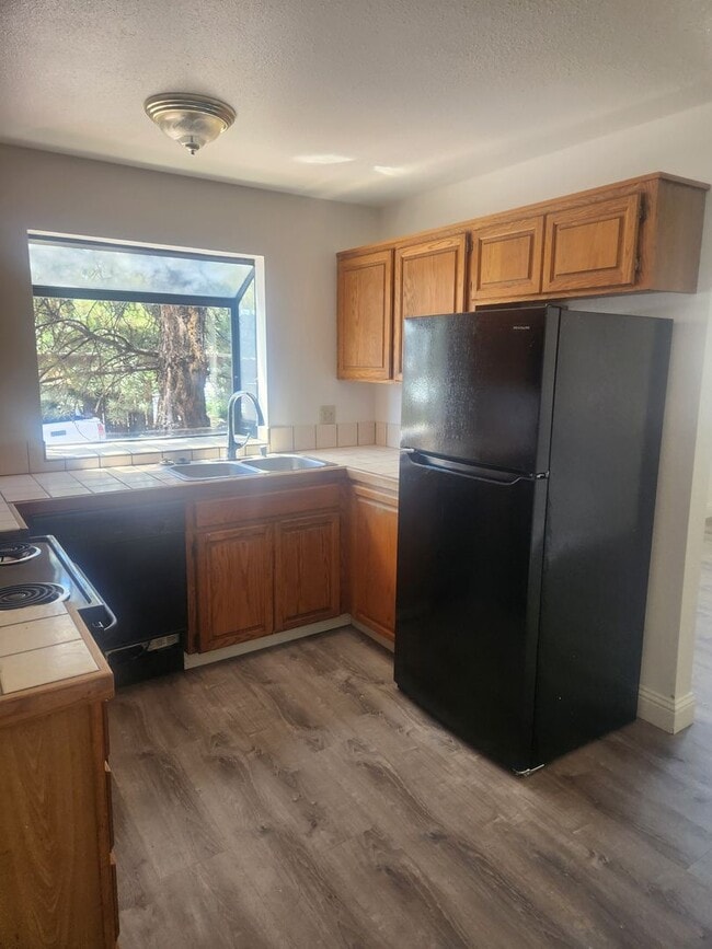 Building Photo - One bedroom condo with washer/dryer