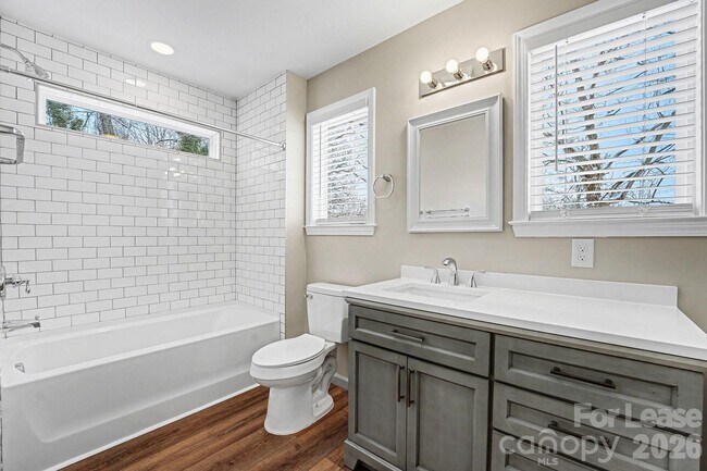 Building Photo - 931 E Front St