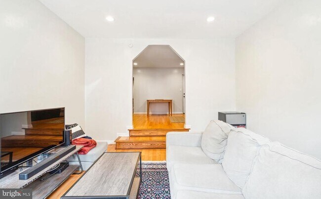 Building Photo - 1203 S 16th St