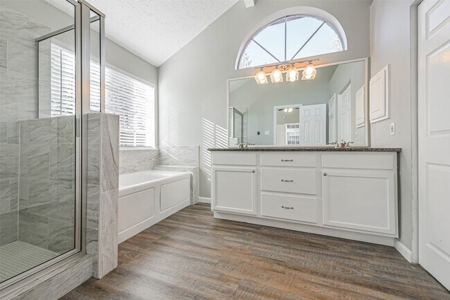 Building Photo - 5507 Village Springs Dr