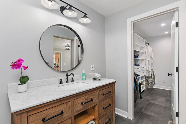 Building Photo - 1037 N Harrison St