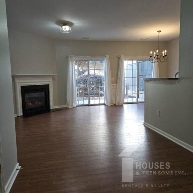 Building Photo - 203 Chardon Pl