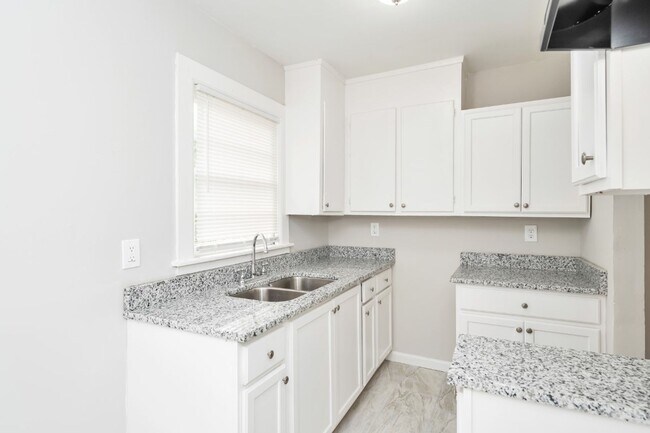 Building Photo - 3824 15th St NE