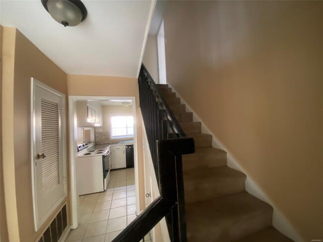 Building Photo - 2440 Price St