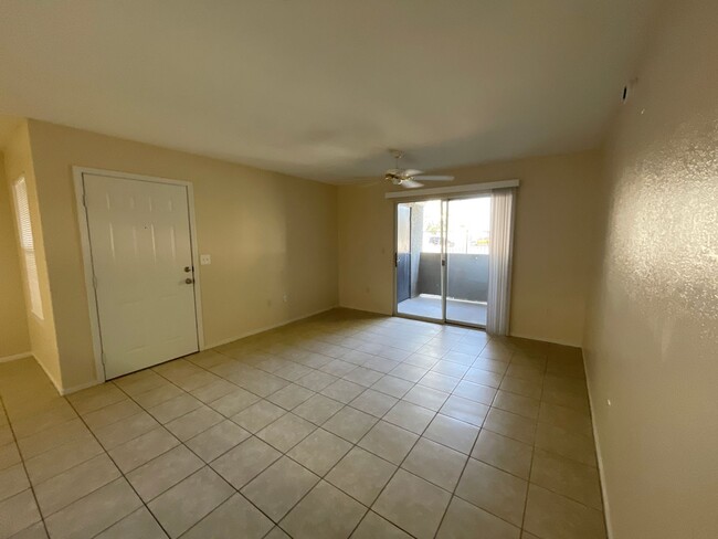 Building Photo - 1 bathroom condo located in the desirable ...