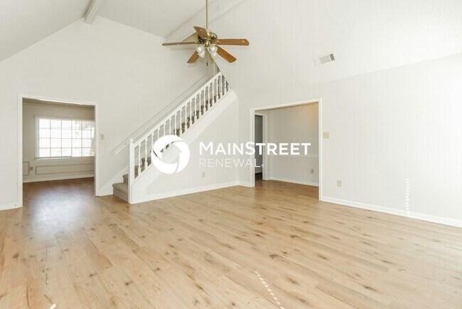 Building Photo - 4 Bedroom Pet-Friendly Home in GERMANTOWN, TN with Main Street Renewal