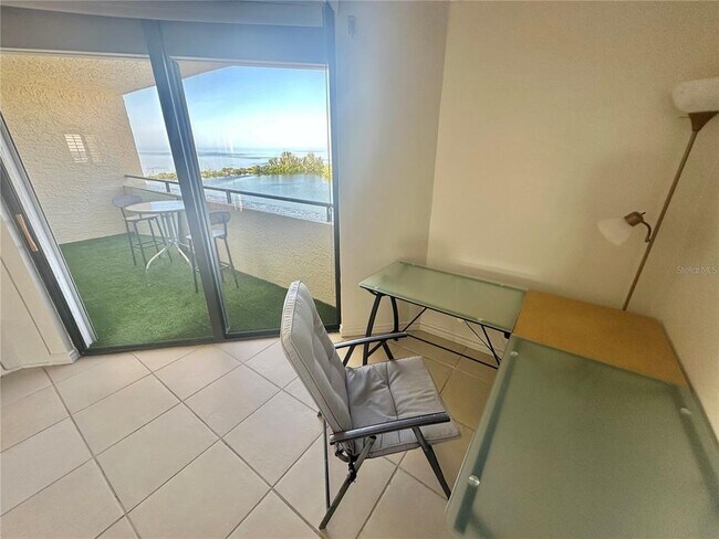 Building Photo - 6009 Sea Ranch Dr