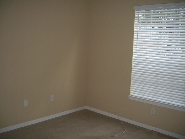 Building Photo - 823 Grand Regency Pointe