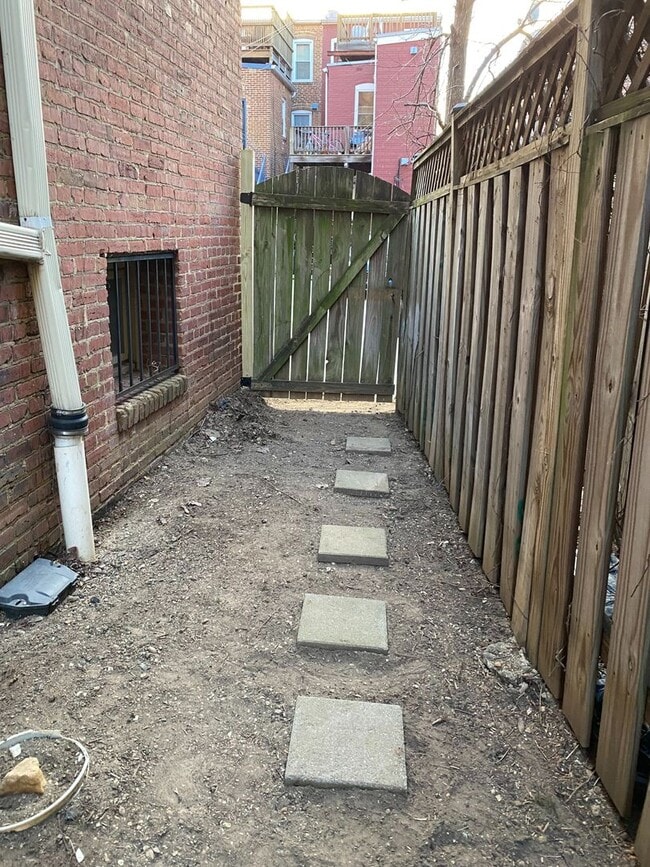 Building Photo - Spacious 1BR Apartment w/ Private Patio in...