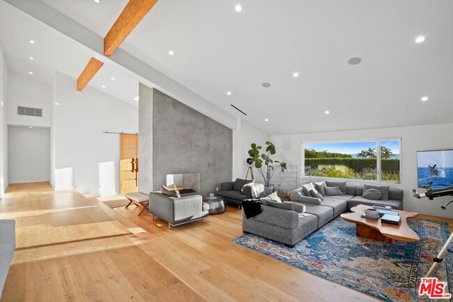 Building Photo - 30479 Morning View Dr