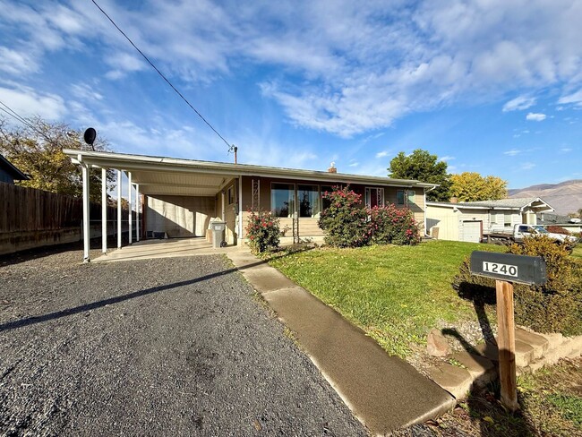 Primary Photo - **For Rent: Spacious 4-Bedroom Home with 2...