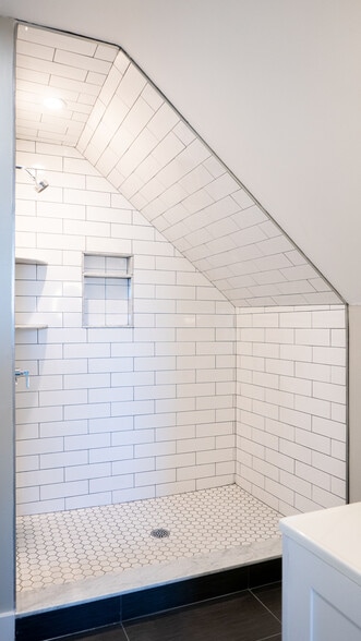 Building Photo - 268 Brown St